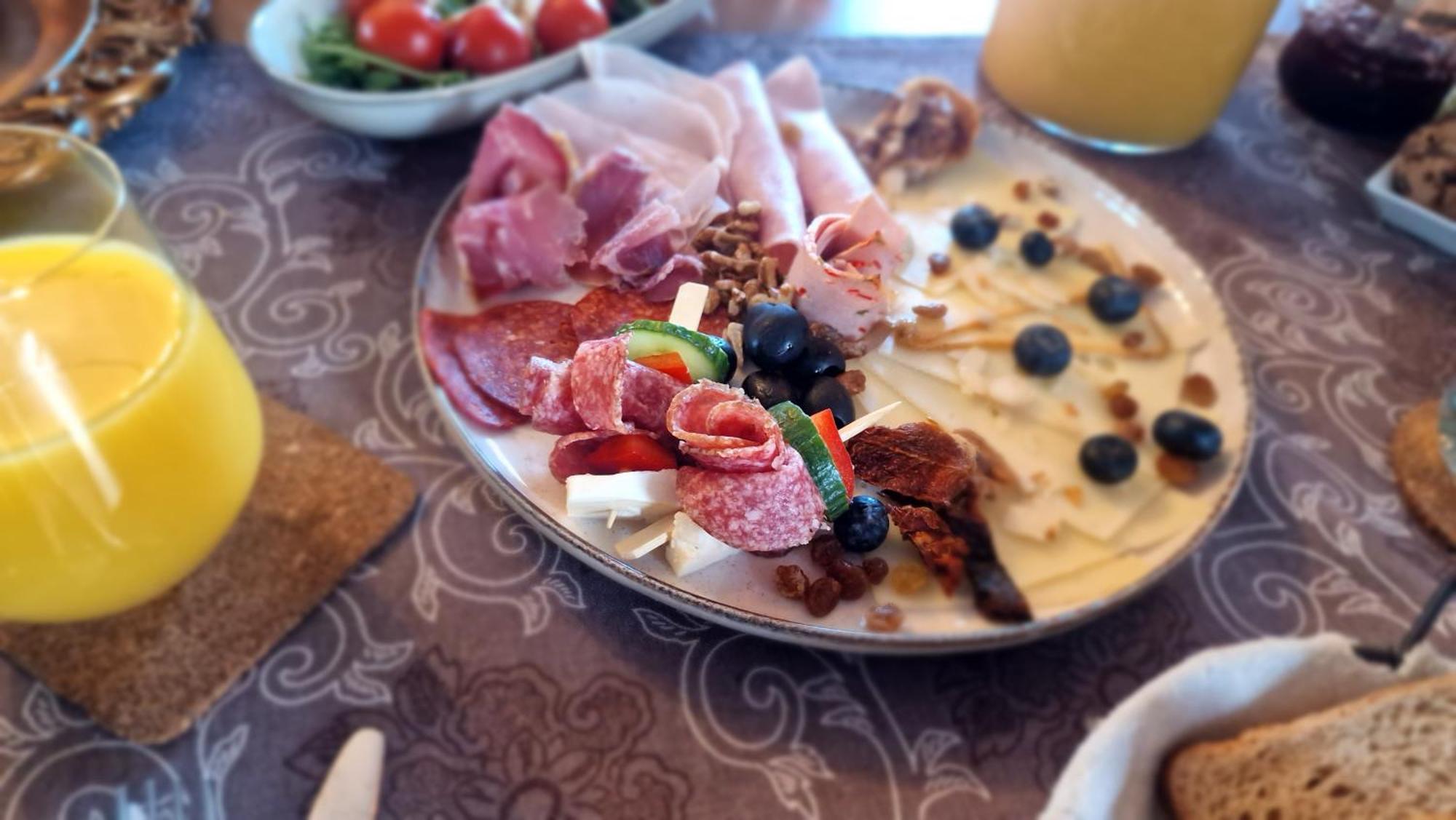 Villa Westfalia Guest House Tîrgu Secuiesc Eksteriør bilde